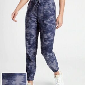 ATHLETA Farallon Jogger Medieval Violet Misses 4